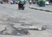 Jalan Berlubang di Jakarta Diperbaiki Sementara, Rano Karno Jelaskan Alasannya