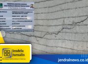 Jalan Utama di Desa Purwadana Karawang Mulai Ambles, Warga Khawatir Akses Terputus