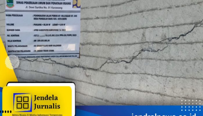 Jalan Utama di Desa Purwadana Karawang Mulai Ambles, Warga Khawatir Akses Terputus