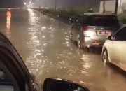 Banjir Akibat Kali Meluap, Jalan Tol Tangerang-Merak Macet